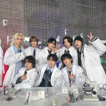 Добро пожаловать на ОГЭ по группе Stray Kids. Всего 100 различных вопросов, за каждый правильный, прилагается 1 балл. Желаю тебе удачи!