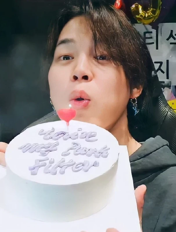 🎂 Сегодня свой день рождения отмечает Чимин из BTS! 🎂 Сегодня свой день рождения отмечает Чимин из BTS!