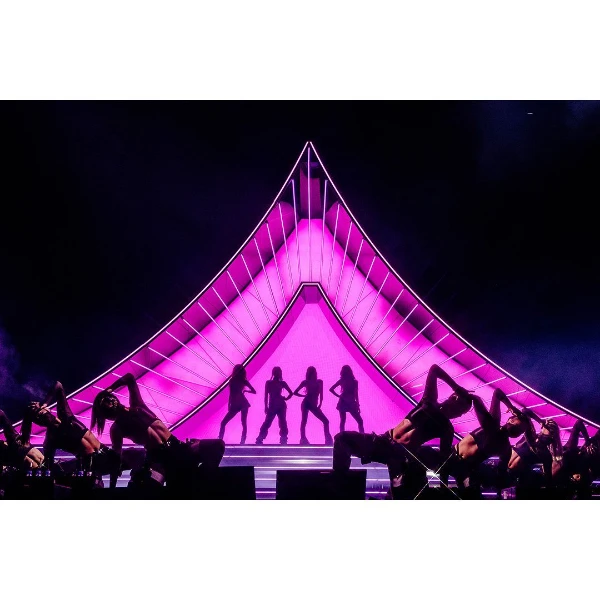 Есть люди которые любят кпоп но не стэнят blackpink😀? Исправьте меня если будут ошибки.