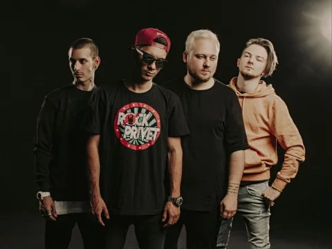 2 песни в 1 можно сказать (Cover by ROCK PRIVET) их больше 64 но меньше 128 поэтому выбрал которые мне больше нравятся.