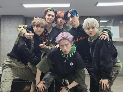 Xdinary Heroes, itzy, blackpink, bts, exo, twice, stray kids, тхт и т. д