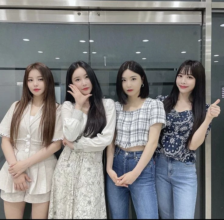 5. BB GIRLS(Brave Girls)-женская группа из четырёх участниц Warner Music Korea.Ранее компании Brave Entertainment как Brave Girls. 5. BB GIRLS(Brave Girls)-женская группа из четырёх участниц Warner Music Korea.Ранее компании Brave Entertainment как Brave Girls.