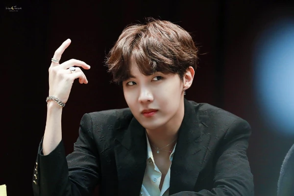 Привет! Сегодня предлагаю тебе выбрать самого лучшего рэпера в k-pop индустрии. Ориентируйся исключительно на свои предпочтения. Приятного прохождения!)