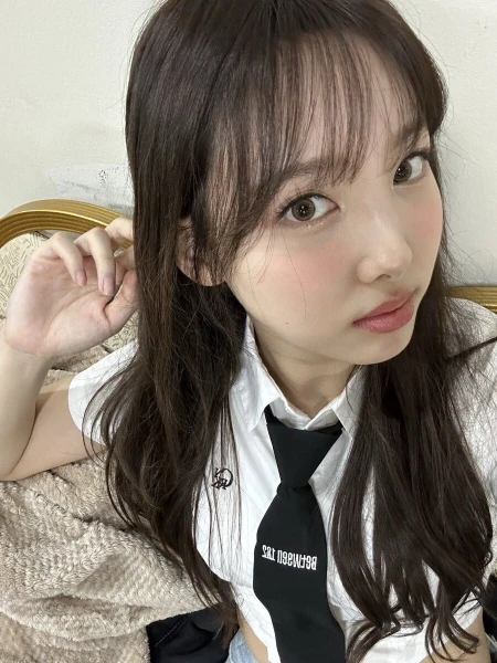 В этом тесте айдолы к поп из групп: Blackpink, Itzy, Ive, G idle, Mamamoo, X in, 2ne1,  Babymonster, Twice, Aespa...