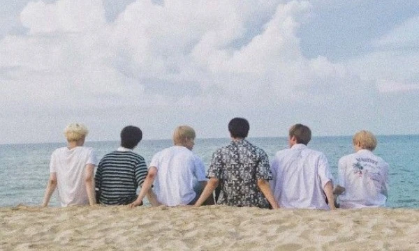 Хорошо ли вы знаете мир k-pop? В этом тесте вам предстоит угадать группу по её описанию. Внимательно читайте вопросы, потому что названия групп пишутся по разному. Вся информация взята с интернета.