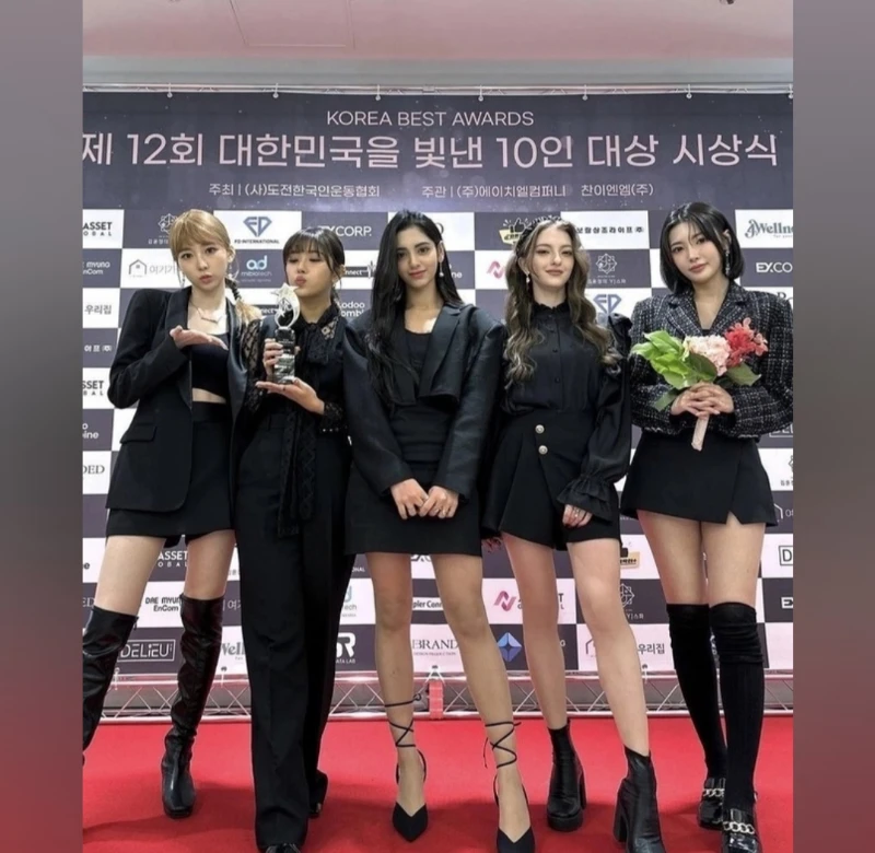 ✨Группа X:IN получила награду "Rookie of the Year" на премии Korea Best Awards! ✨Группа X:IN получила награду "Rookie of the Year" на премии Korea Best Awards!