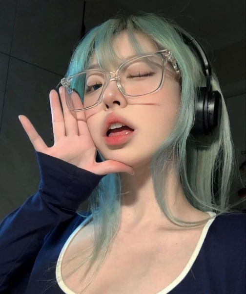 random beauti girls 
