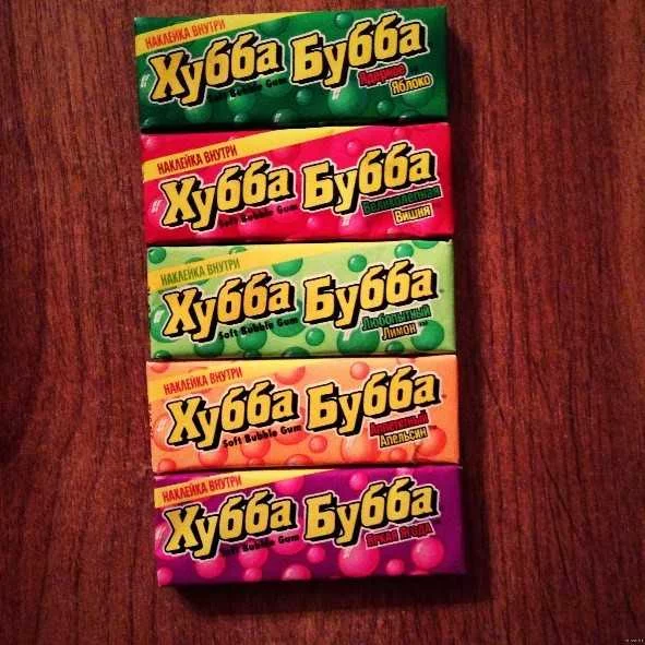 Разнообразные вкусы Хубба Бубба. Больше всех мне нравился Яблочный. Ну и конечно татушка внутри, которая сразу переводилась на руку. Наклейки смутно помню, но по-моему они были помоечные. Разнообразные вкусы Хубба Бубба. Больше всех мне нравился Яблочный. Ну и конечно татушка внутри, которая сразу переводилась на руку. Наклейки смутно помню, но по-моему они были помоечные.