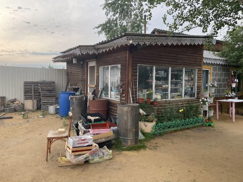 Вот сам старый дом, эхх знали бы вы как он мне дорог, в нём прошло всё моё детство, и посиделки с родными и т.д. До сих пор с теплотой в душе вспоминаю эти времена. Было время когда я маленьким приезжал, а бабушка мне готовила вкусные и домашние гренки. Ладно, идём дальше... Вот сам старый дом, эхх знали бы вы как он мне дорог, в нём прошло всё моё детство, и посиделки с родными и т.д. До сих пор с теплотой в душе вспоминаю эти времена. Было время когда я маленьким приезжал, а бабушка мне готовила вкусные и домашние гренки. Ладно, идём дальше...