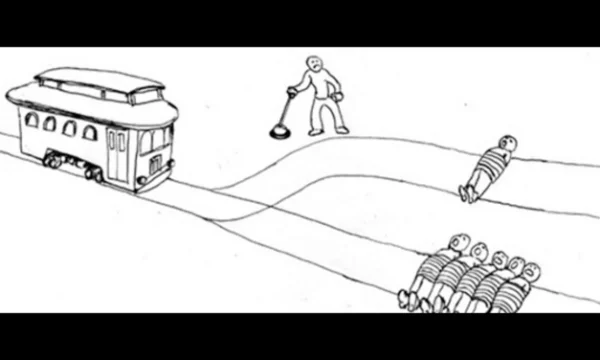 На пути разветвление: прямая дорога и заворот.
К прямой дороге привязан ваш друг, а к поворотной 5 незнакомцев. Все бы хорошо, но уже мчится трамвай, и одного он точно переедет.... Кого? Решать вам..