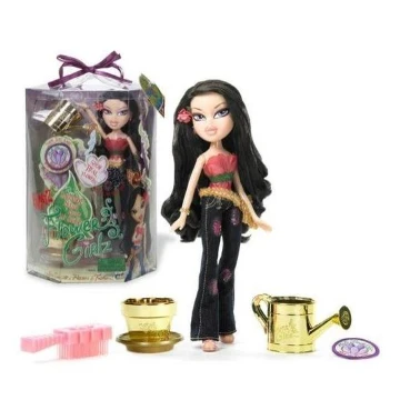 Выберете свой любимый выпуск Джейд из Bratz. Не стала добавлять все куклы, в тесте только те, которые нравятся мне. 