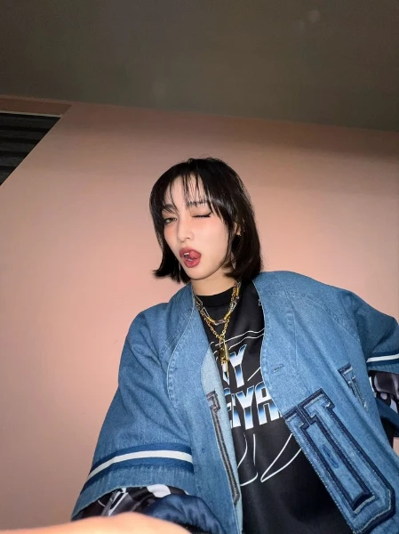 снова продвигаем xtraordinary girls) пройдя этот тест, ты можешь узнать на кого больше всего похож(а) из жг  * xg *     p.s. я знаю, что xg это не к-поп, но жанра khh на пикуко нет :(