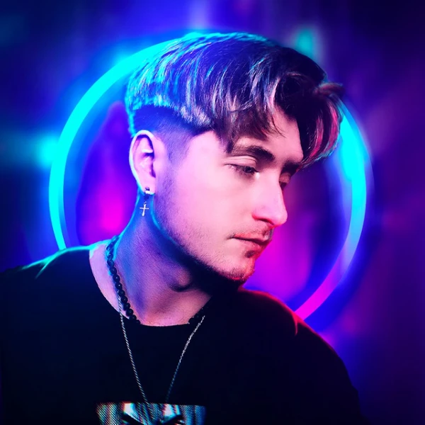CorNidze стримит Jackbox Party Packs и Gartic Phone. В этом турнире собраны все рисунки, которые он рисовал на своих стримах в режиме "шедевр" (на момент 22.01.2024).