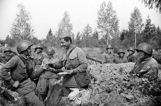 2. Не все знают о том, что после войны в Советском Союзе не отмечали праздник «День Победы» семнадцать лет. 2. Не все знают о том, что после войны в Советском Союзе не отмечали праздник «День Победы» семнадцать лет.