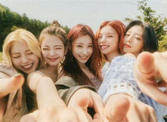 Сегодня вам придется выбрать между k-pop песнями лучшую! Ох, выбор будет сложен. Удачи!