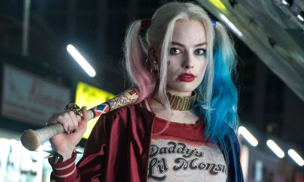 Есть несколько героинь фильмов, мультфильмов и комиксов от DC, выбери ту, которая тебе нравится больше всего
