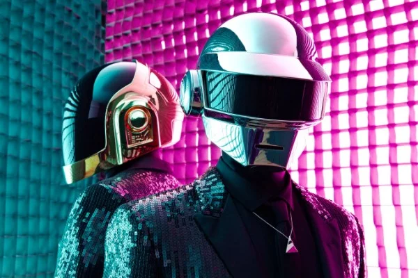 Выбирайте, какой по вашему мнению лучший трек Daft Punk.