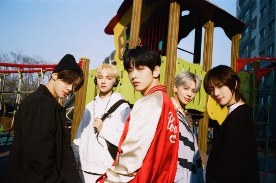 Тут присутствуют только Stray Kids, Bts,Enhypen,Txt и пару айдолов из других групп. Удачи в прохождении!!!