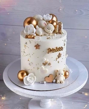 Торт (от итал. torta/лат. tōrta, круглый хлеб) — кондитерское изделие, состоящий из нескольких коржей, пропитанных кремом или джемом. Сверху торт обычно украшают кремом, глазурью или фруктами.