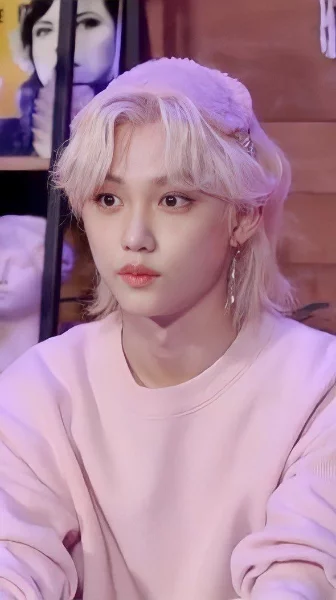 Выбери биаса/биасочку)(всё пацаны из стрей кидс если что) надеюсь тебе нрав❤🔥