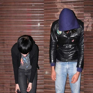 Crystal Castles тоже одеты в стиль инди-слиз Crystal Castles тоже одеты в стиль инди-слиз 
