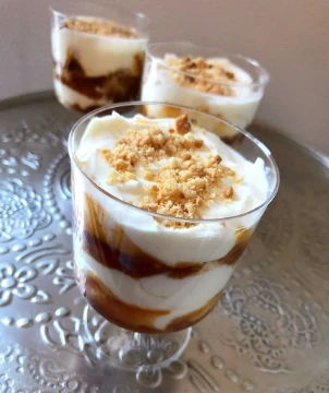 Вам предстоит выбрать самый вкусный десерт украшенный взбитыми сливками! 
Сегодня вкусный тест! Дерзайте!