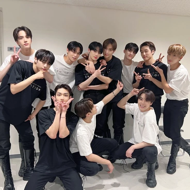 2. На втором месте The Boyz, которые известны своей невероятной хореографией и хорошей музыкой, так же парней много, все найдут любимчика на свой вкус и цвет😉 3. На третьем месте Seventeen, их много за что можно любить, за потрясающую постановку хореографии, за прекрасную музыку и за невероятный вижуал, ну и семейные отношения в команде, за которыми приятно наблюдать) 2. На втором месте The Boyz, которые известны своей невероятной хореографией и хорошей музыкой, так же парней много, все найдут любимчика на свой вкус и цвет😉 3. На третьем месте Seventeen, их много за что можно любить, за потрясающую постановку хореографии, за прекрасную музыку и за невероятный вижуал, ну и семейные отношения в команде, за которыми приятно наблюдать) 