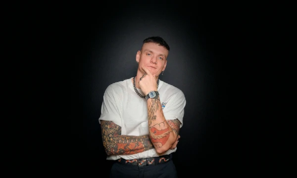 Я собрал в этом тесте 32 лучшие композиции исполнителя Тони Раута, выбери на твой взгляд его лучшую песню.