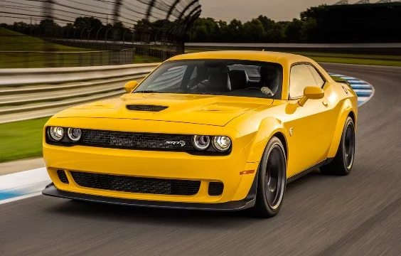 Марка автомобилей, производимых американской компанией Chrysler. Под маркой Dodge выпускаются легковые автомобили, пикапы, внедорожники и коммерческие автомобили. Компания была основана в 1900 г