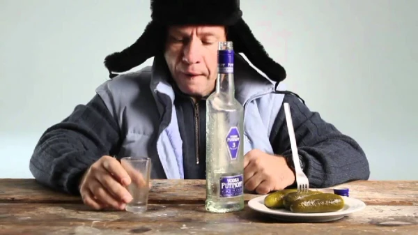 Все русские поголовно пьют, а все блондинки тупые. Какой стереотип, по вашему мнению, должен исчезнуть раз и навсегда? Выбирайте из 32 вариантов