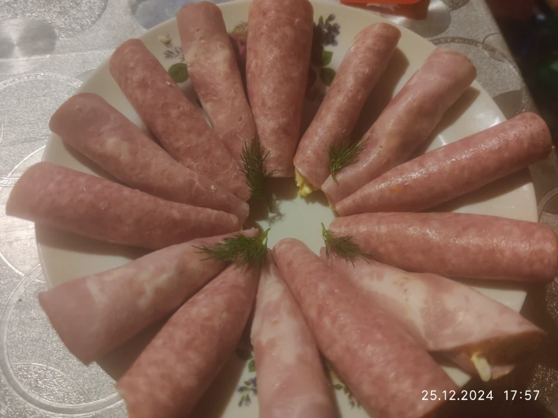 Ветчинно-колбасные рулетики Ветчинно-колбасные рулетики