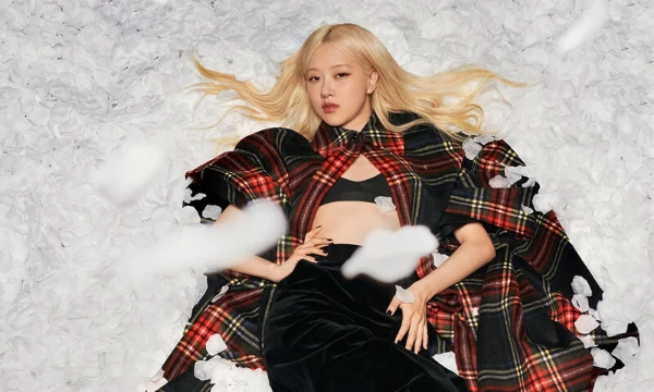 Турнир являет продолжением "Самая лучшая промо-фотография Розэ(из BLACKPINK)". Были взяты промо-фотографии из синглов, фитов и альбома за 2024-2025 гг. + бонусная фотосессия. Приятного прохождения.