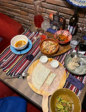 Горячее, супы, закуски, салаты и десерты . Кафе "Два барашка"