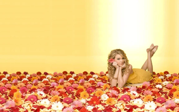 The following were taken for the propose of promoting Swift's second extended play, Beautiful Eyes. Photographed by Tony Baker.