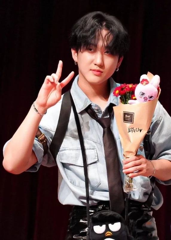 3) Stray kids 3) Stray kids