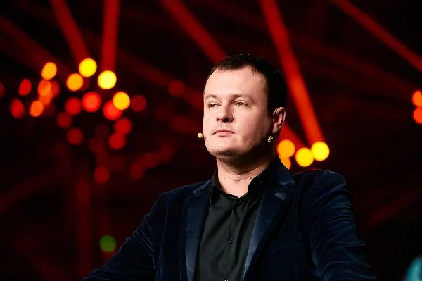 Выбери своего любимого кастера или аналитика по доте.