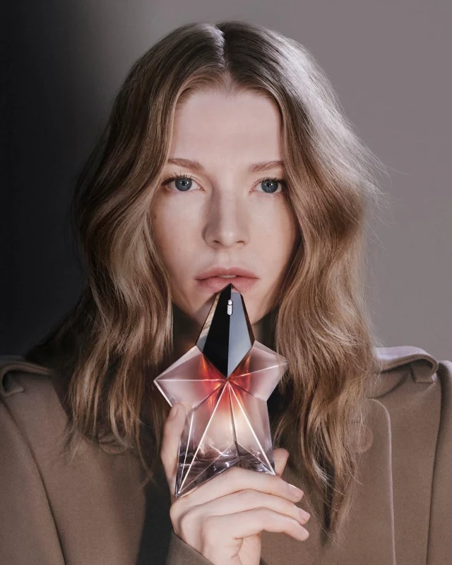 Хантер Шафер в рекламе "Mugler" Хантер Шафер в рекламе "Mugler"