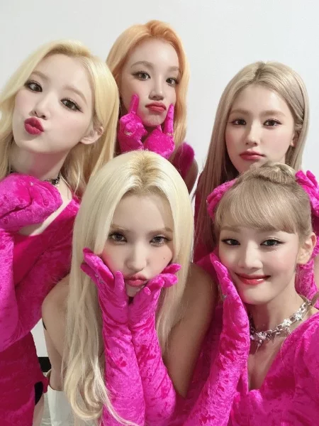 Выбери лучшую или любимые женскую k-pop группу. Присутствуют группы всех поколений.