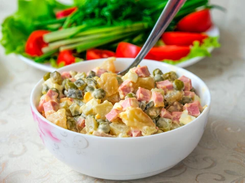 Русская кухня — традиционная кухня русского народа.