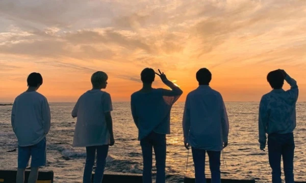 В тесте присутствуют такие группы как : Seventeen, Enhypen, Xdinary Heroes, TomorrowXTogether, Oneus, Ive, Stray Kids, BTS, Nmixx, Kep1er, OnlyOneOf, Le Sserafim, The Boyz