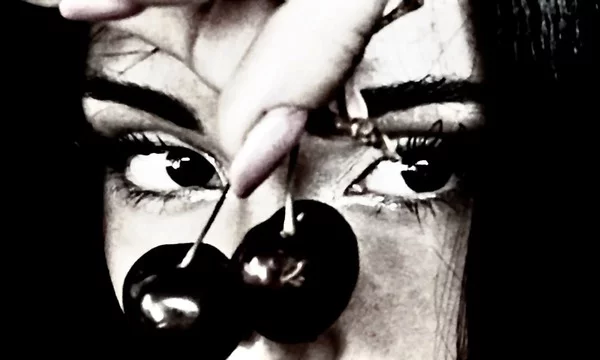черя нуна (ранее: Cherry`, tomatoCherry, Cherry_☆*: .). она создаёт тесты и посты на разные темы. на сайте с 11.04.2024. занимает 102 место в топе. девушка на обложке показалась мне похожей на чери.