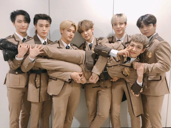ENHYPEN, ATEEZ, STRAY KIDS, TXT и т.д