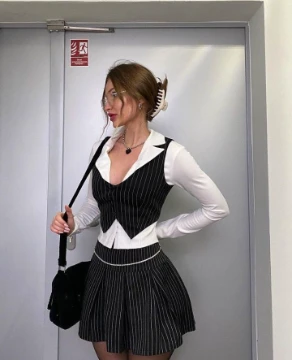 Office Siren (в переводе с английского — «офисная сирена») — стиль, который сочетает классическую деловую одежду с акцентами на женственность, чувственность и смелость.