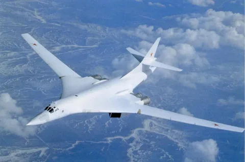 Выберите лучший самолет-бомбардировщик из представленных 