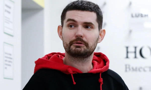 Вот и подошёл к концу этот "прекрасный" год. В нём выходило очень много хорошей музыки. Сегодня вам предстоит послушать плейлист из 64 песен, которые я ассоциирую с этим годом.