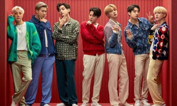 Я покажу тебе строчку или даже целую партию из песни BTS, а ты попытаешься вспомнить, кто её исполняет) 