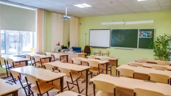 В этом тесте ты можешь создать школу с собственными правилами.Ты можешь создать как настоящий рай,куда все будут ходить с удовольствием,так и настоящую тюрьму,на которую всем и смотреть будет страшно