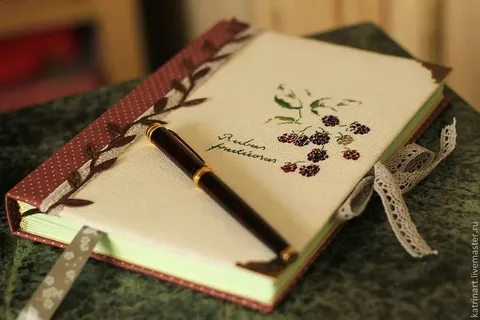 Выберите  из этой подборки лучший блокнот/ личный дневник / ежедневник.