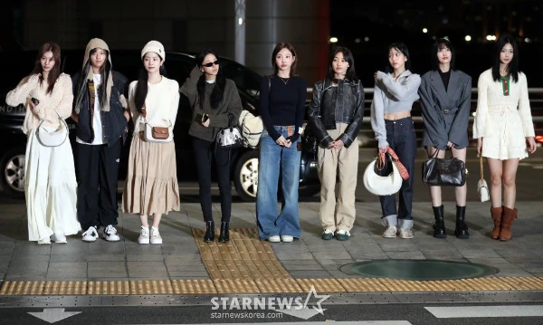 Все девочки из Twice у нас модницы, и у каждой свой уникальный стиль, мы можем часто видеть фото из аэропортов, где все по-разному показывают свои наряды, так выбери какие из них тебе больше нравятся.