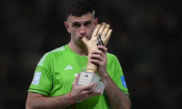 Choose the best goalkeeper of our time. Выбираем лучшего вратаря современности.